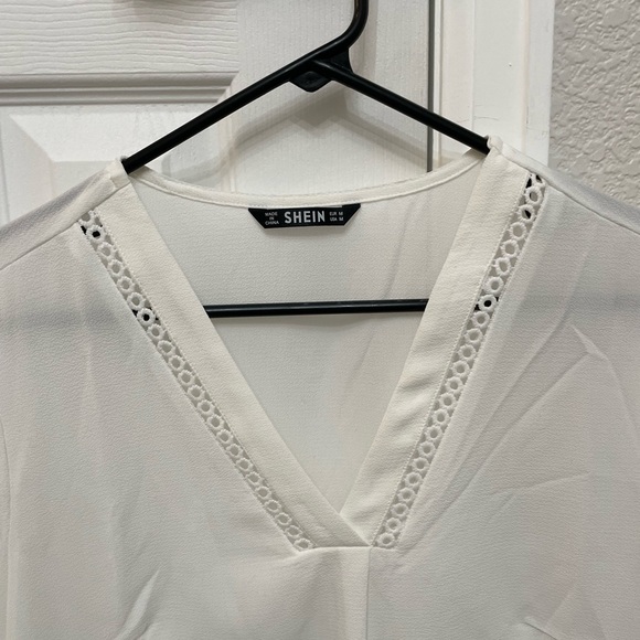 White blouse - Picture 2 of 3